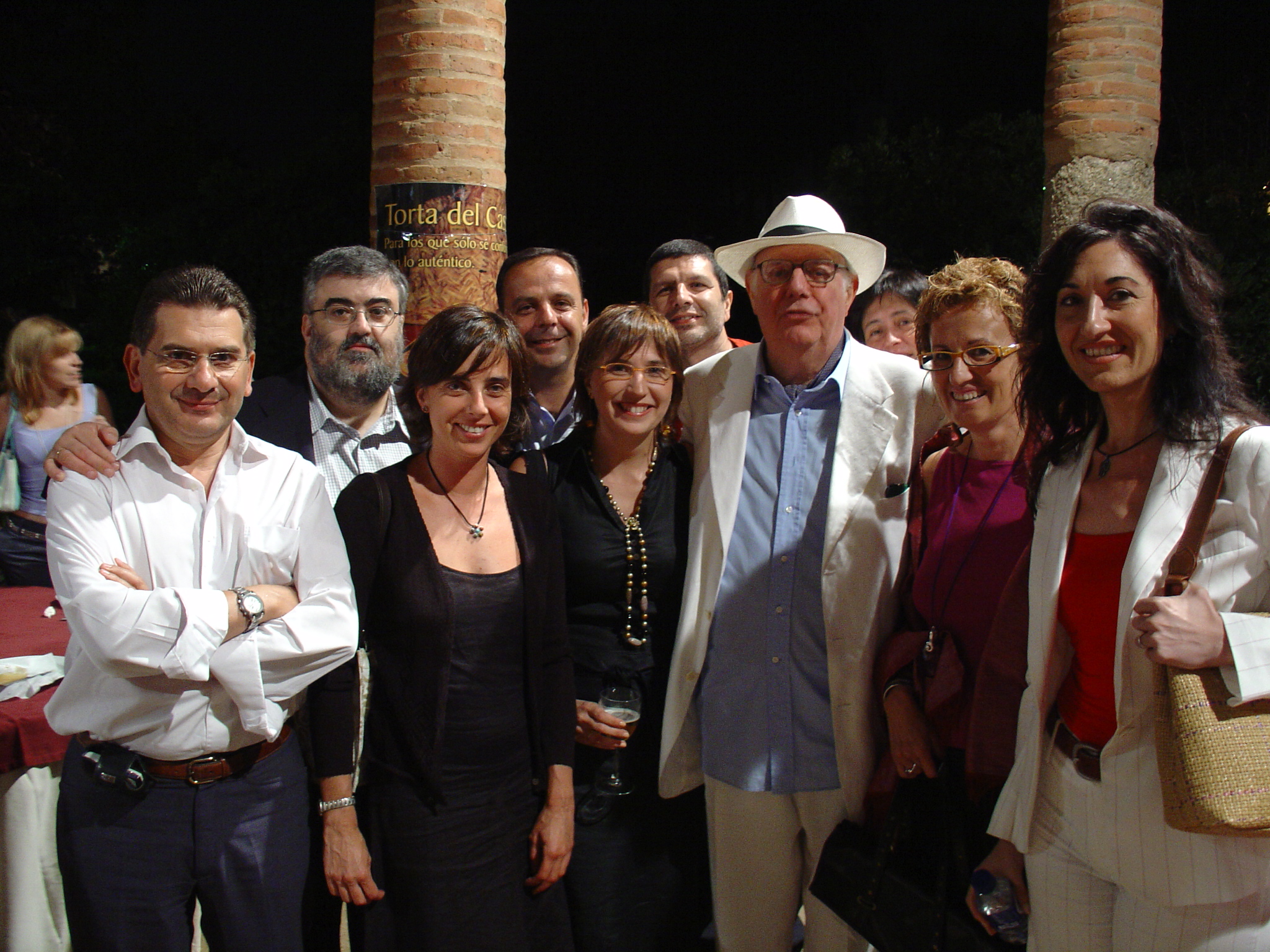 2004. Merida. Con Dario Fó y varios responsables Teatros españoles.